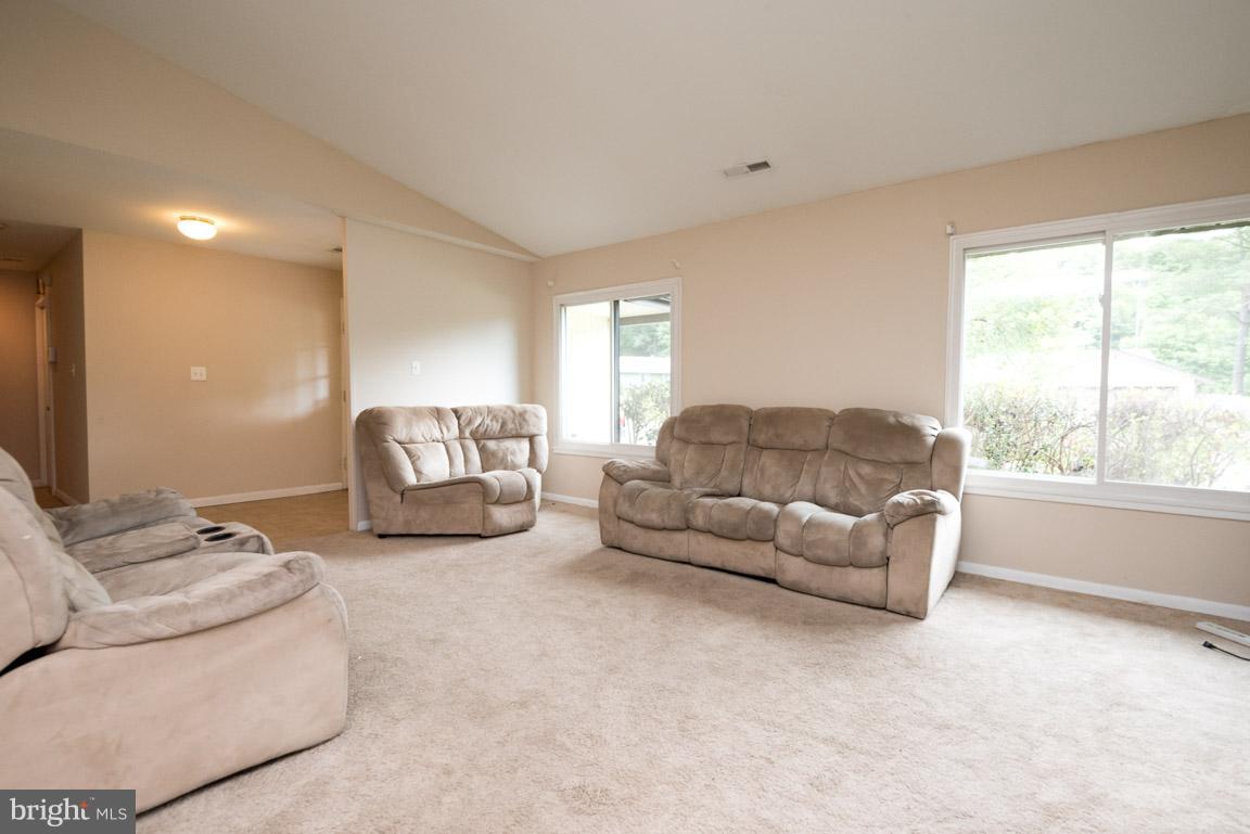 14943 Hydrus Road Silver Spring, MD 20906 - Photo 4 of 27 Living Room