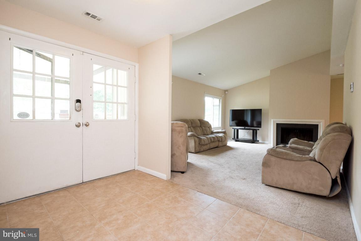 14943 Hydrus Road Silver Spring, MD 20906 - Photo 5 of 27 Interior (General)