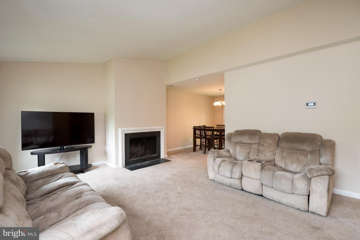 14943 Hydrus Road Silver Spring, MD 20906 - Photo 6 of 27 Living Room