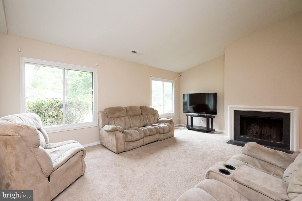 14943 Hydrus Road Silver Spring, MD 20906 - Photo 8 of 27 Living Room