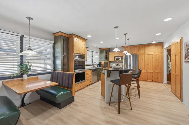 $899,900 | 21851 Calmor Avenue, Prior Lake, MN 55372