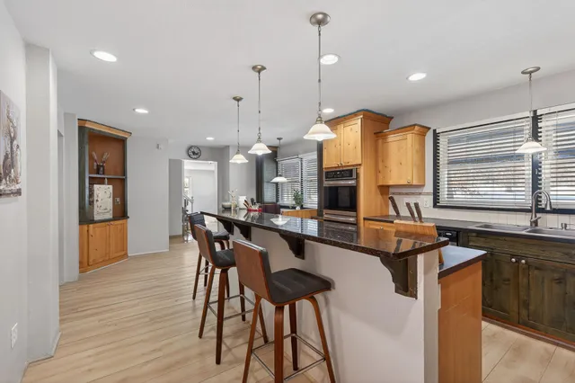 $899,900 | 21851 Calmor Avenue, Prior Lake, MN 55372