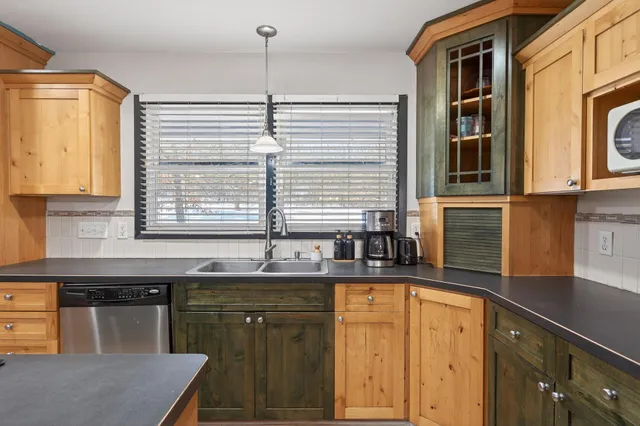 $899,900 | 21851 Calmor Avenue, Prior Lake, MN 55372