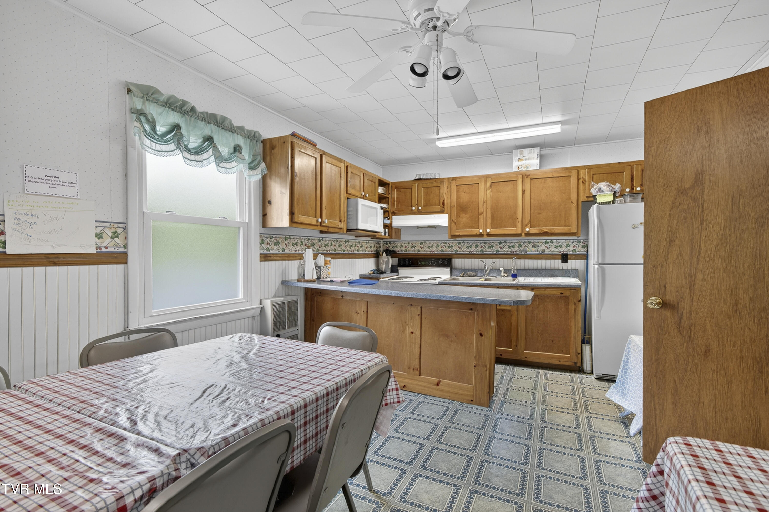 302 Crescent Drive Glade Spring, VA 24340 - Photo 18 of 24 302-Crescent-Dr-Glade-Spring-VA Matt-Smi