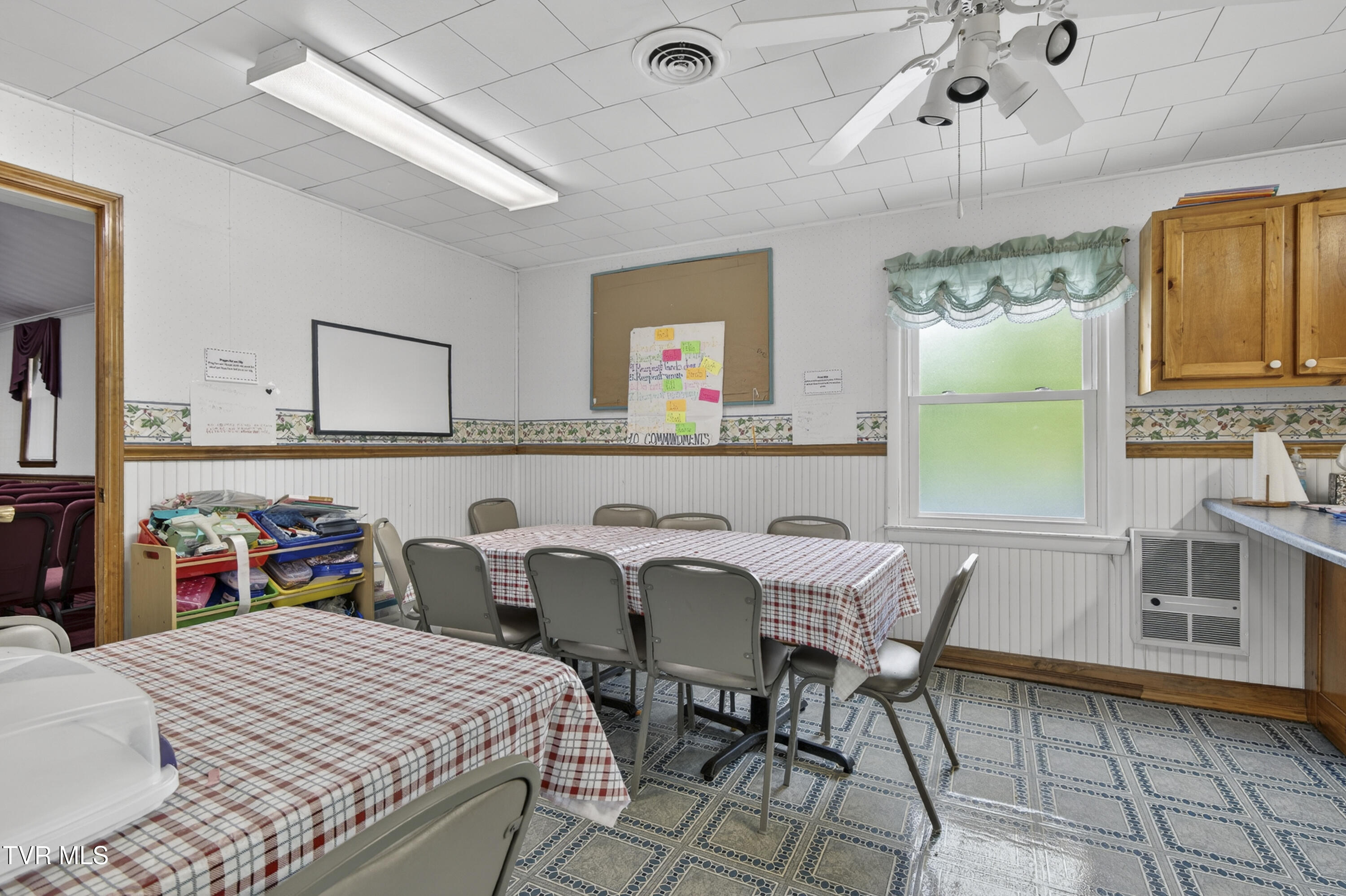 302 Crescent Drive Glade Spring, VA 24340 - Photo 19 of 24 302-Crescent-Dr-Glade-Spring-VA Matt-Smi
