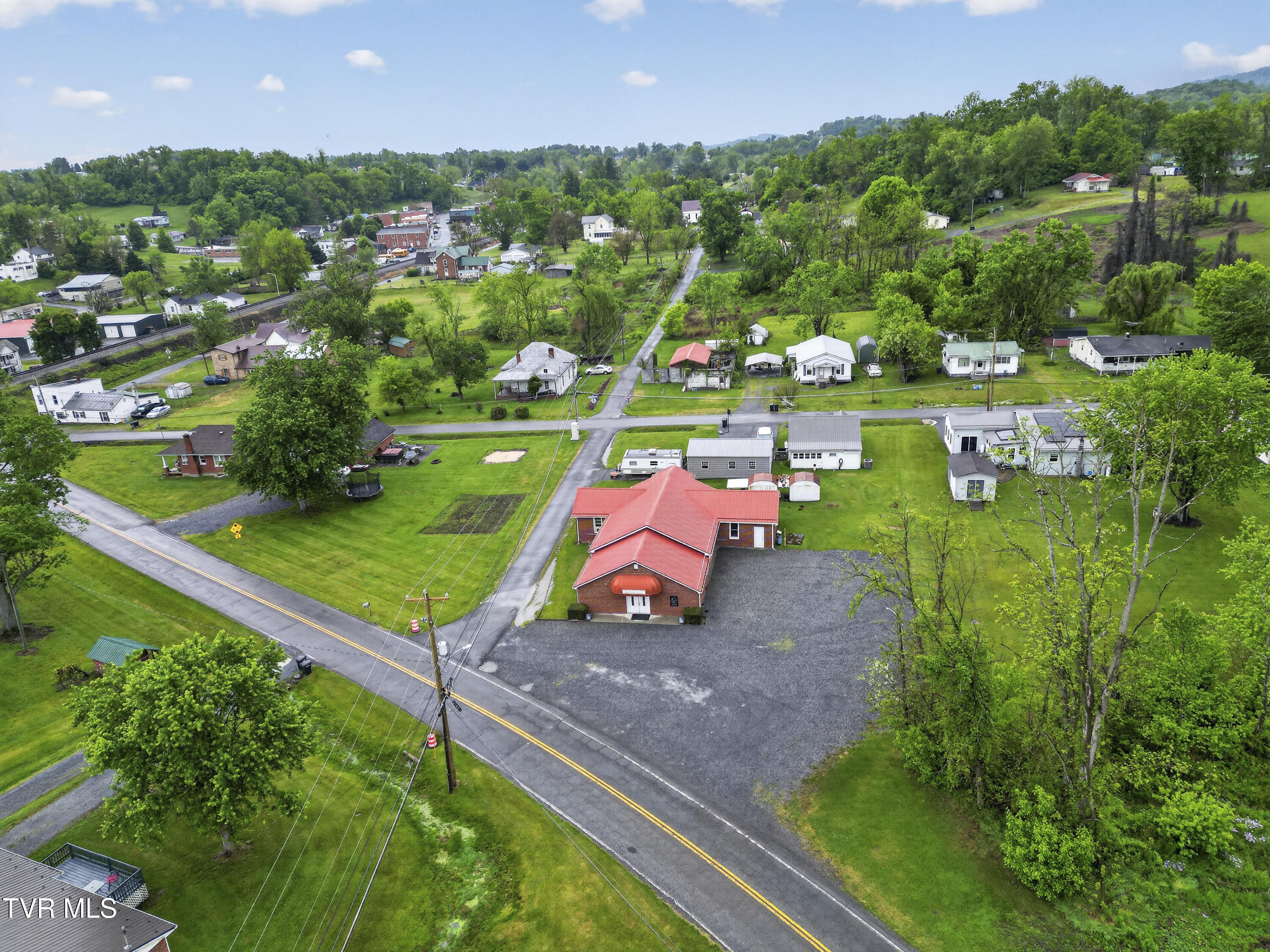 302 Crescent Drive Glade Spring, VA 24340 - Photo 5 of 24 302-Crescent-Dr-Glade-Spring-VA Matt-Smi