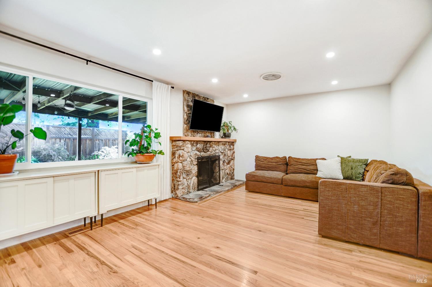 2236 Mission Boulevard Santa Rosa, CA 95409 - Photo 9 of 44