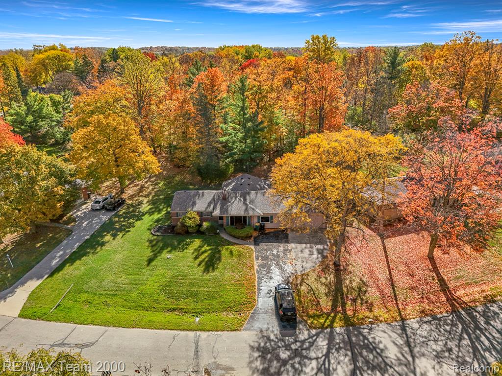 28454 Quail Hollow Road Farmington, MI 48331 - Photo 5 of 46