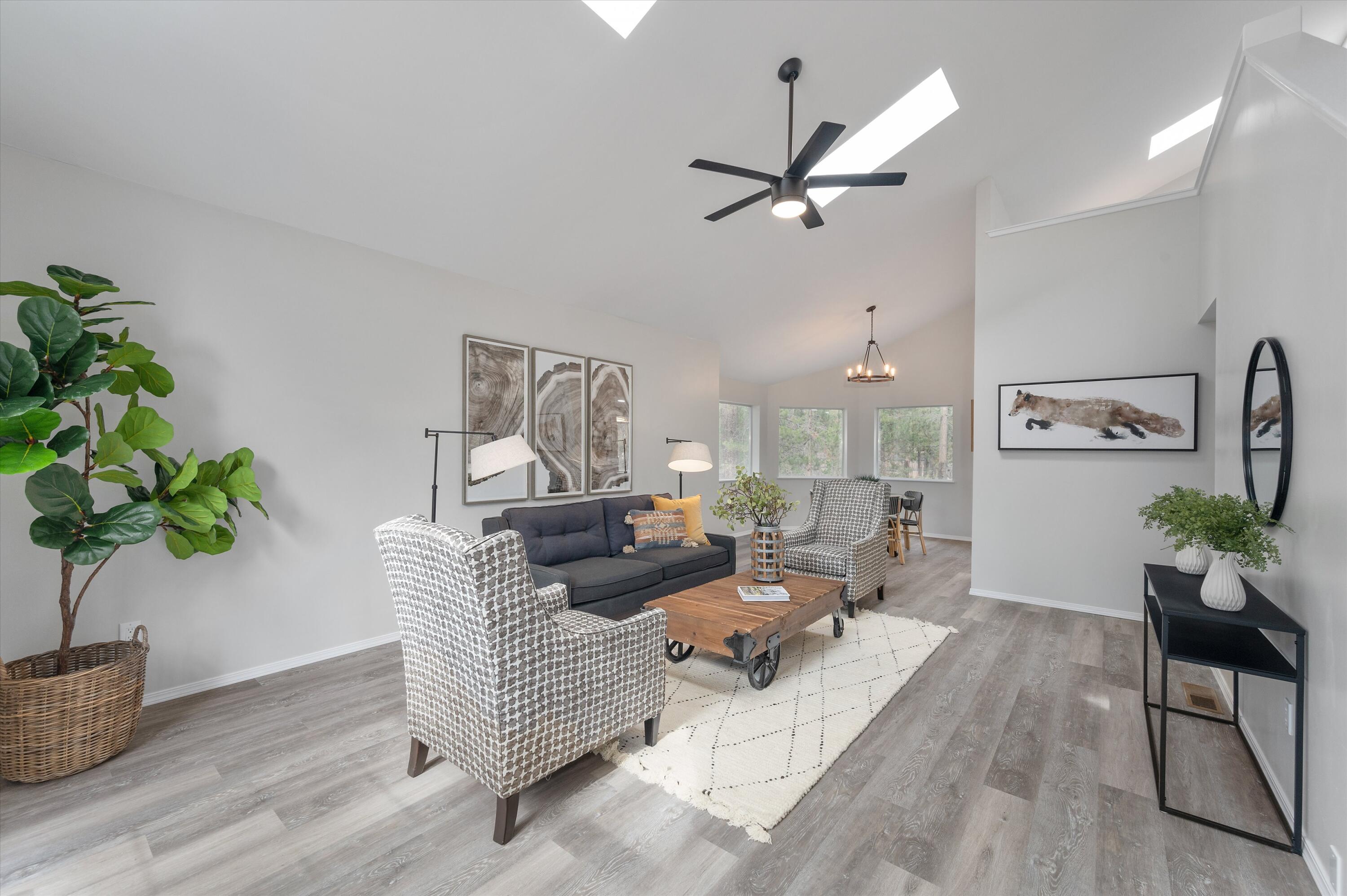 52606 Skidgel Road La Pine, OR 97739 - Photo 8 of 40 Spacious Living Room