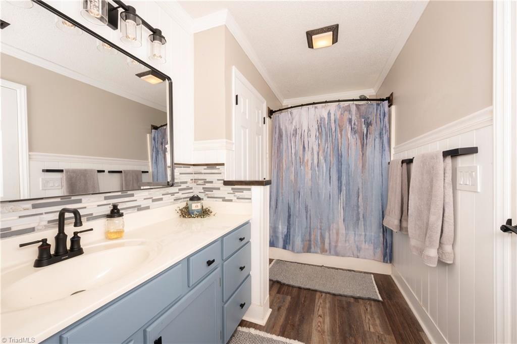 5870 Ferntree Court Pfafftown, NC 27040 - Photo 13 of 28 Primary bathroom