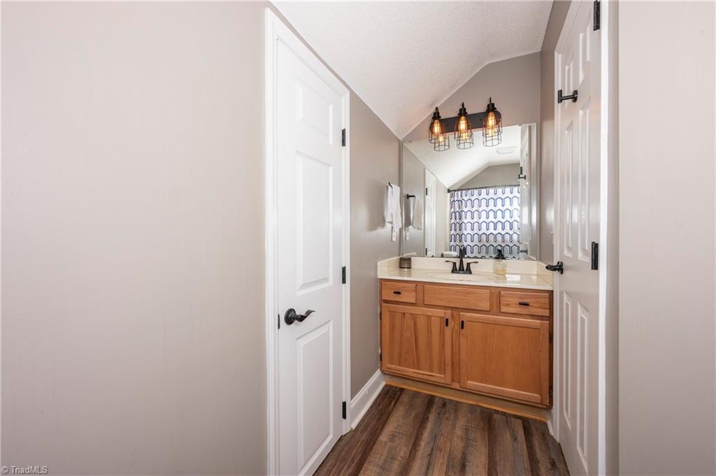 5870 Ferntree Court Pfafftown, NC 27040 - Photo 21 of 28 Upstairs bathroom