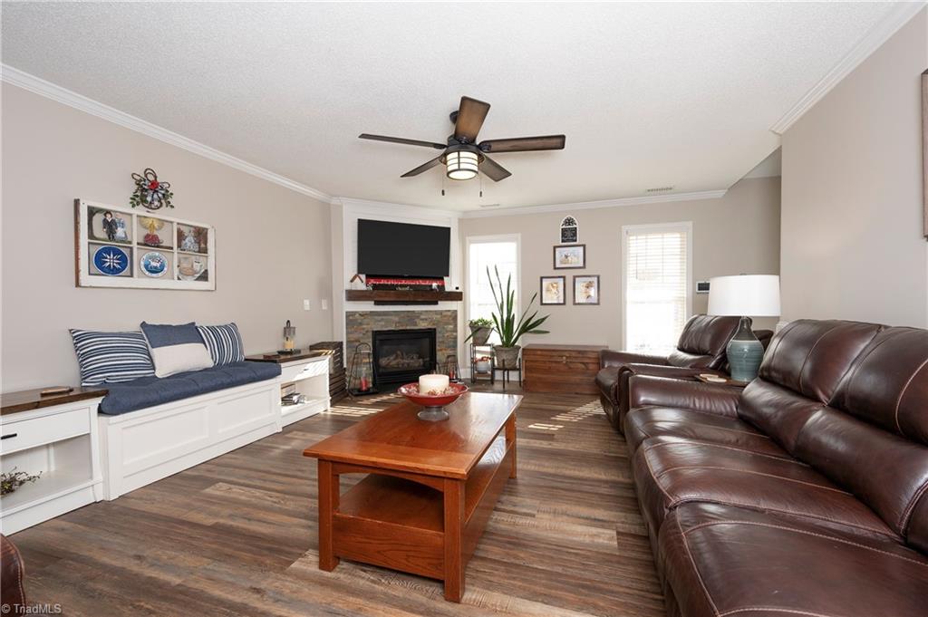 5870 Ferntree Court Pfafftown, NC 27040 - Photo 5 of 28