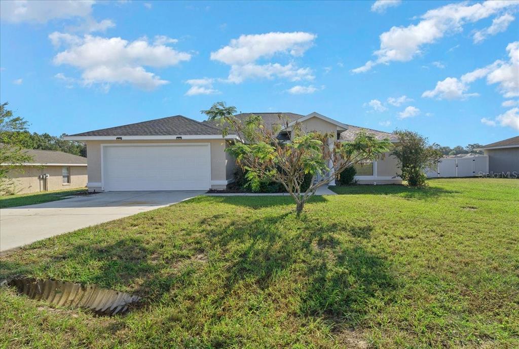 a view of a house with a yard