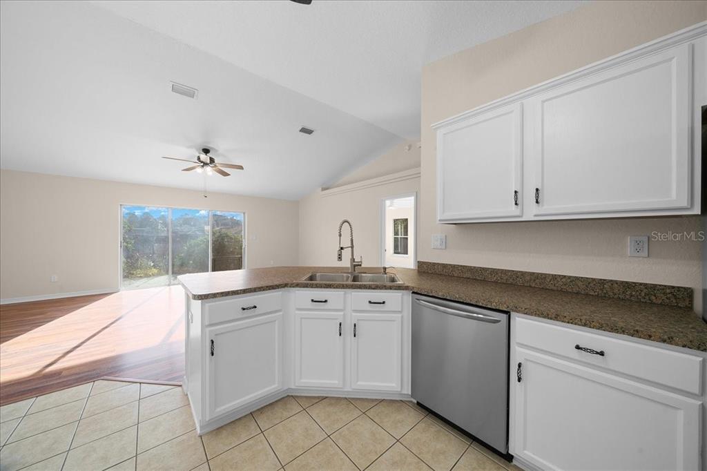 12205 Southeast 100th Court Belleview, FL 34420 - Photo 41 of 73