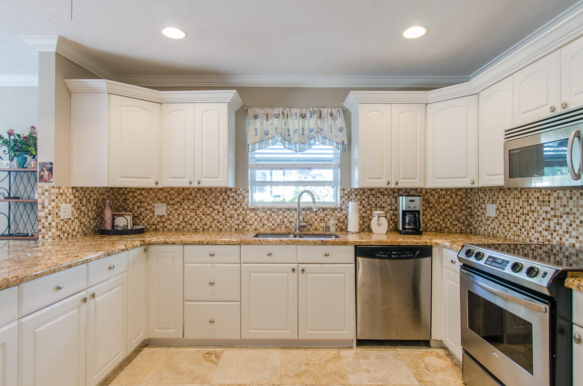 642 Southwest 5th Street Boca Raton, FL 33486 - Photo 10 of 39 642 SW 5 Street 72p-132