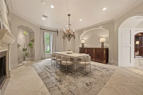 $4,200,000 | 835 Echo Lane, Hedwig Village, TX 77024