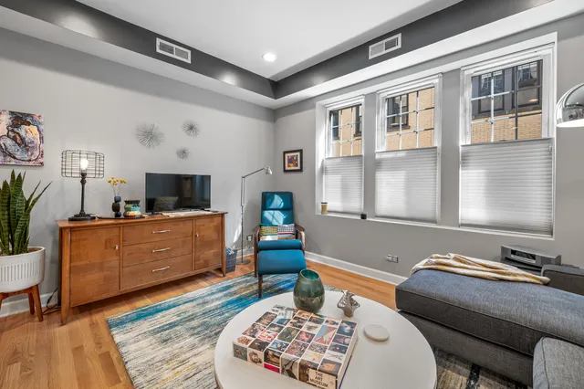 $324,700 | 5623 North Wayne Avenue, Unit 1B, Chicago, IL 60660