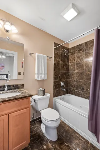 $324,700 | 5623 North Wayne Avenue, Unit 1B, Chicago, IL 60660