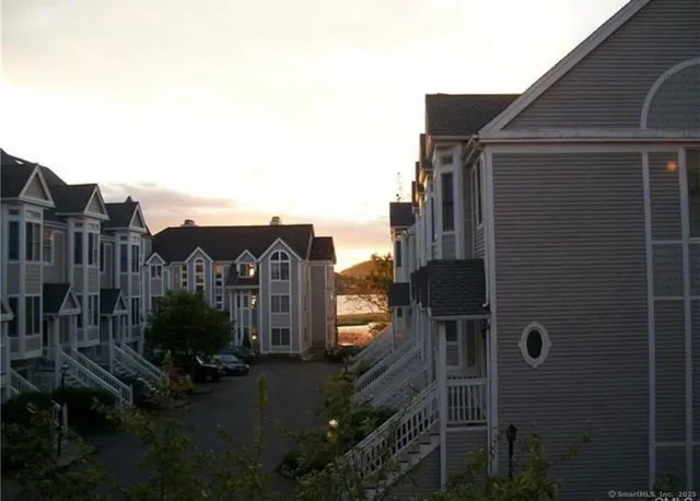 a view of houses with sky view