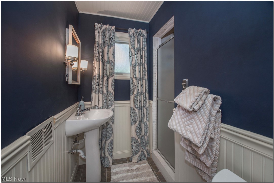 5215 Spencer Road Cleveland, OH 44124 - Photo 17 of 35 Gallery Image 17