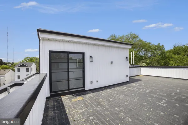 a view of a garage