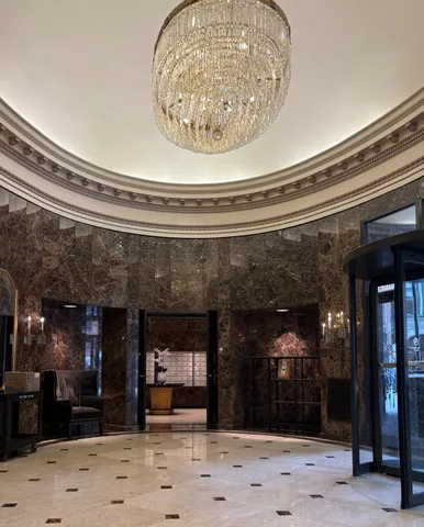 a view of livingroom with furniture