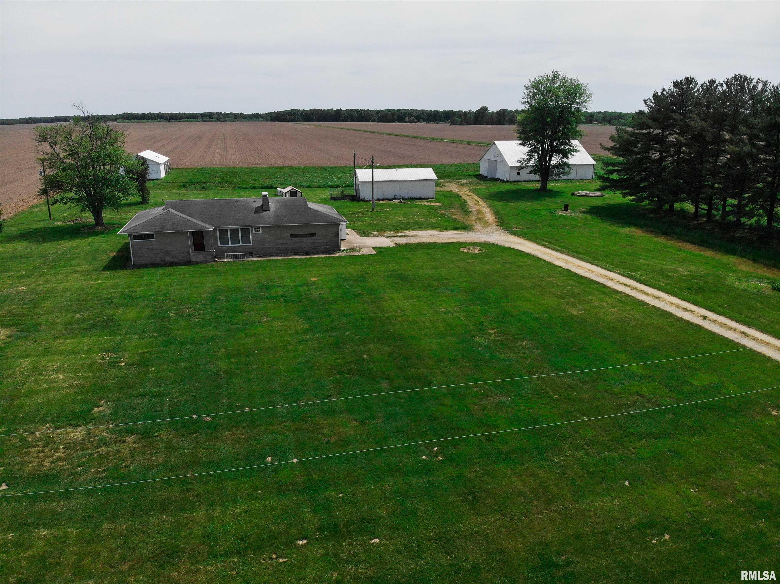 910 Middleton Street Iuka, IL 62849 - Photo 1 of 57
