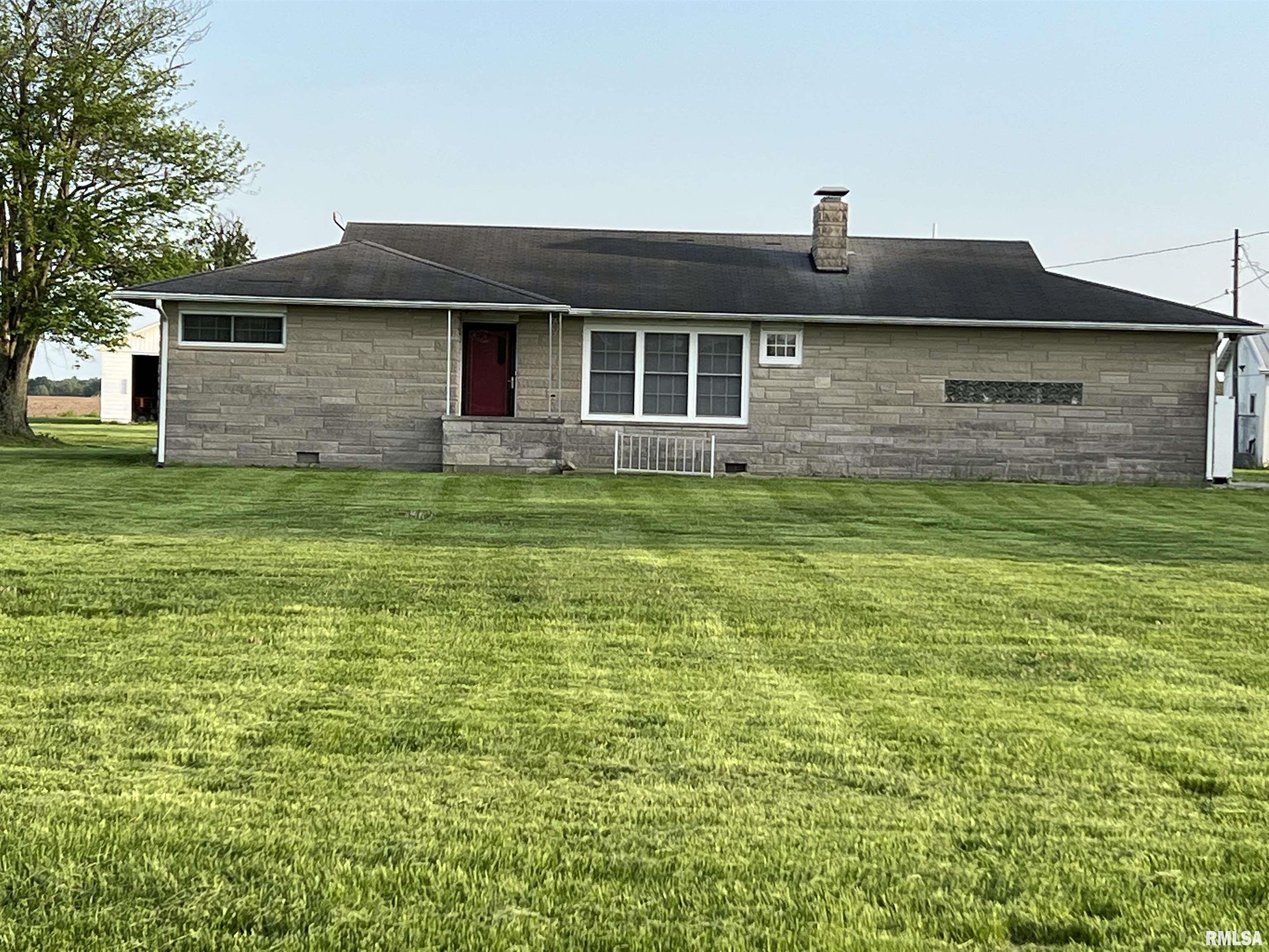 910 Middleton Street Iuka, IL 62849 - Photo 2 of 57