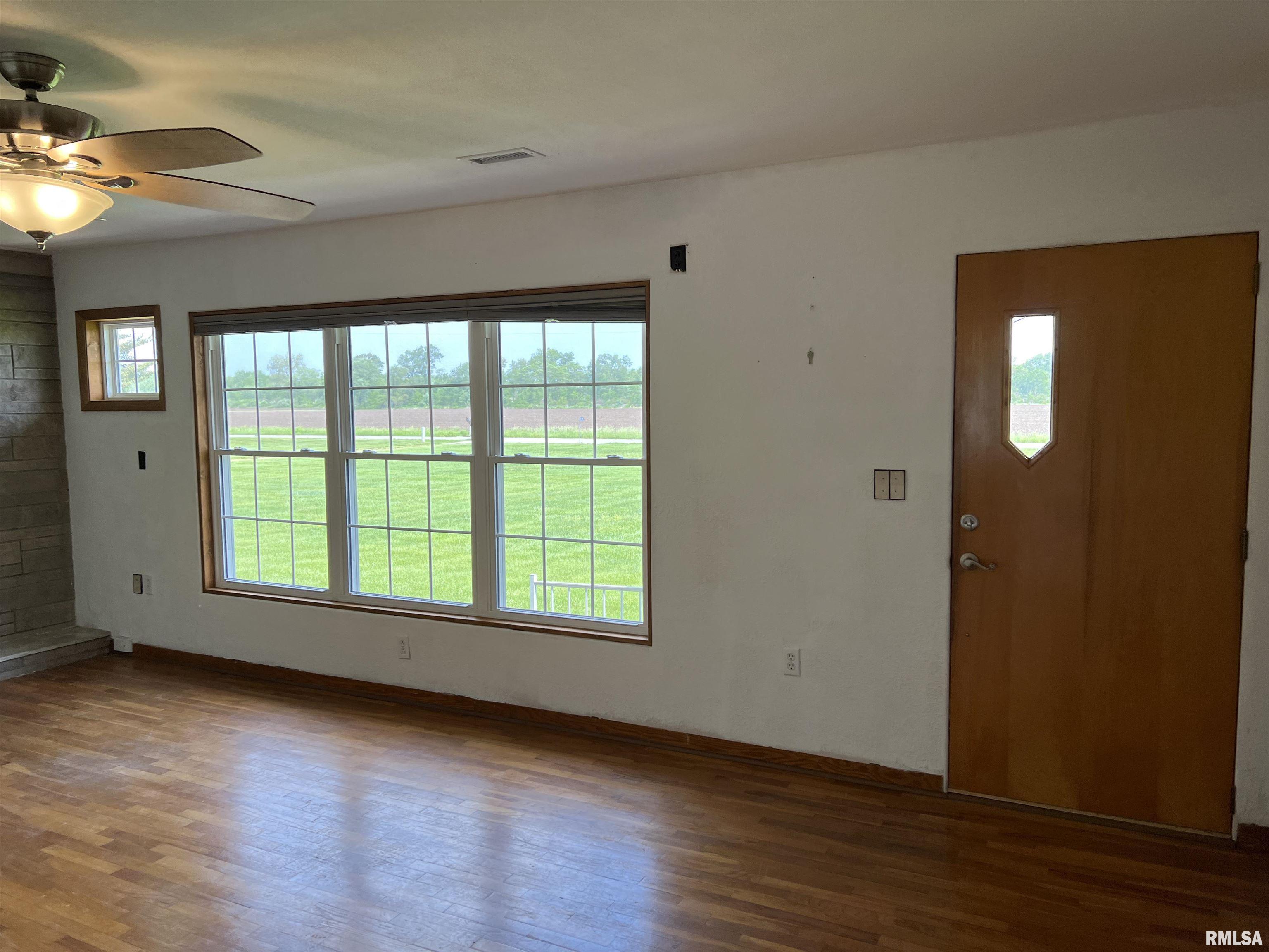 910 Middleton Street Iuka, IL 62849 - Photo 5 of 57