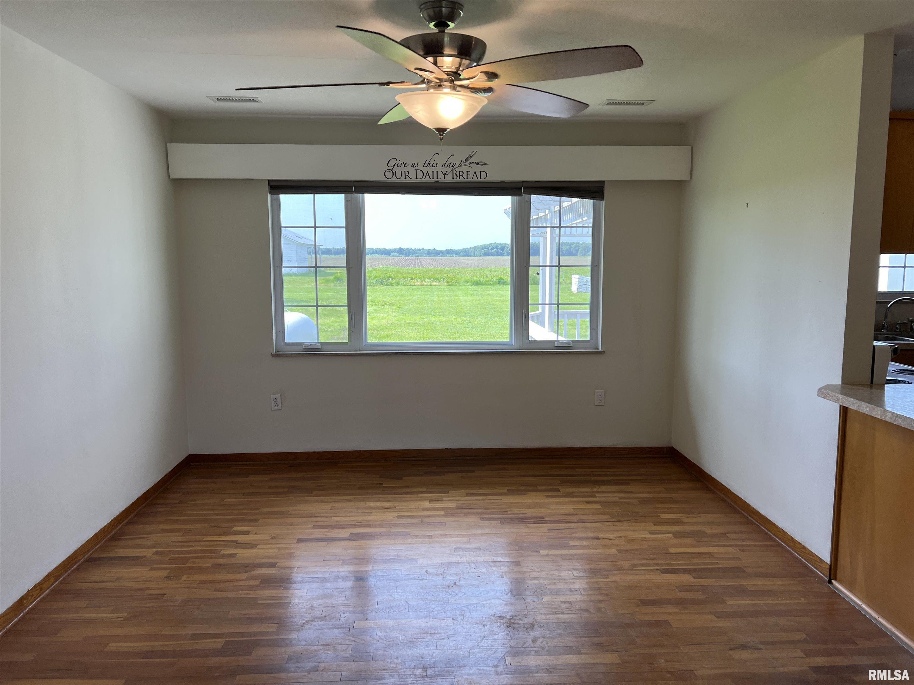 910 Middleton Street Iuka, IL 62849 - Photo 6 of 57