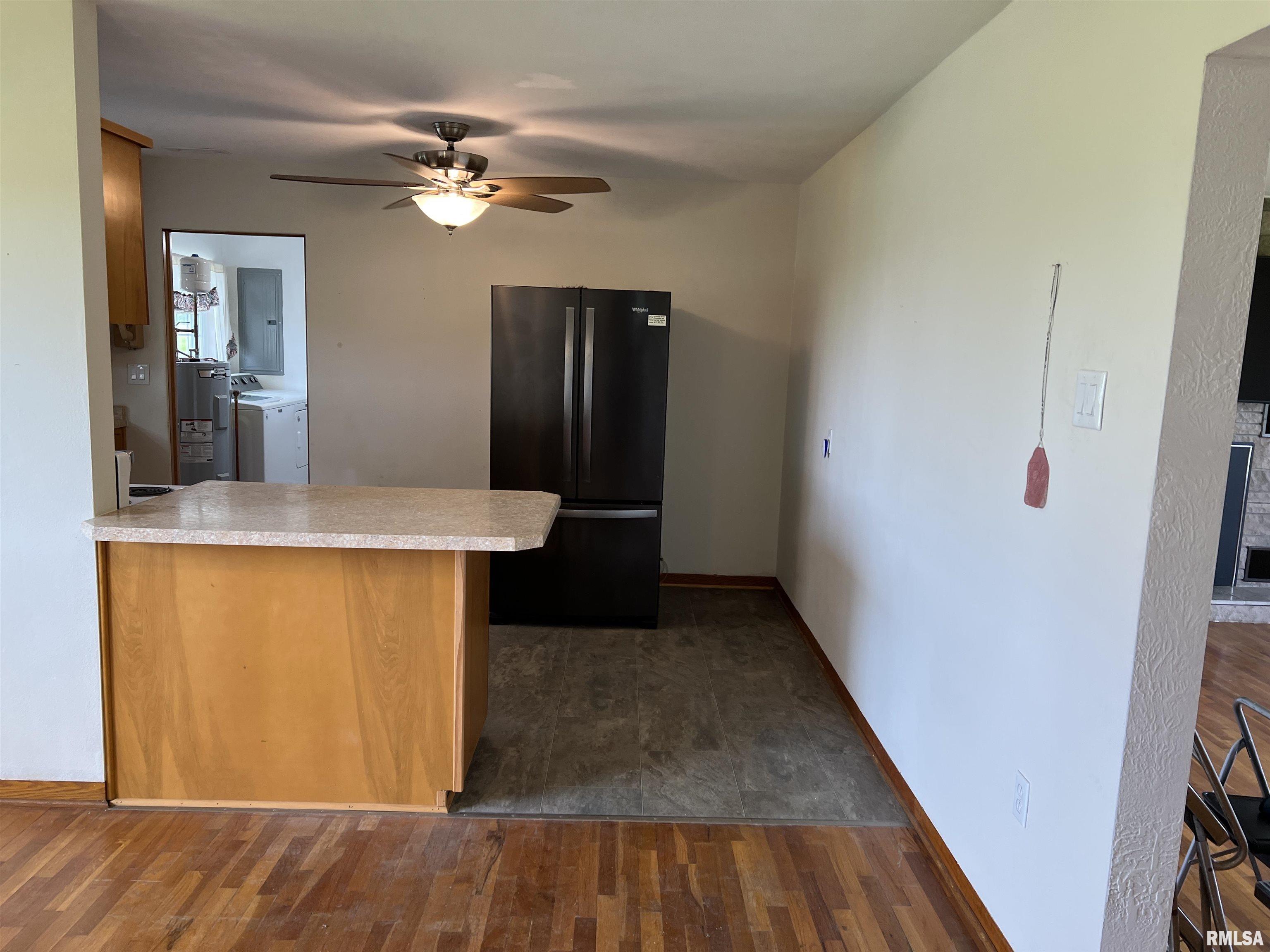 910 Middleton Street Iuka, IL 62849 - Photo 8 of 57