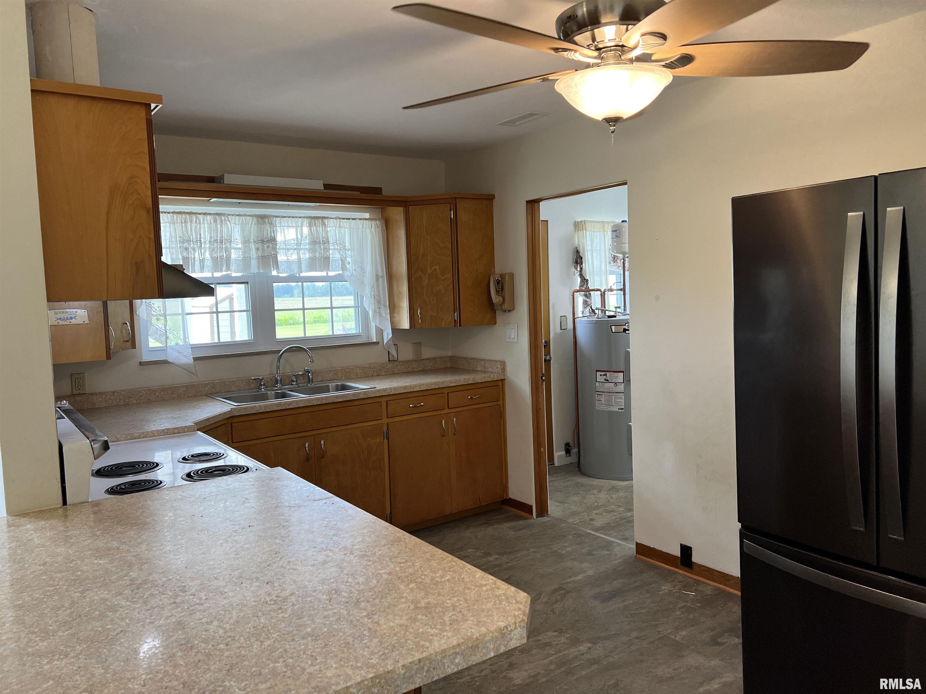 910 Middleton Street Iuka, IL 62849 - Photo 9 of 57