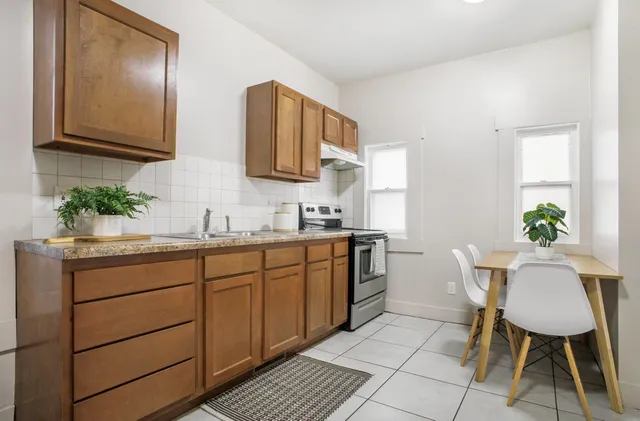 $2,100 | 311 Robey Place Southeast, Grand Rapids, MI 49506