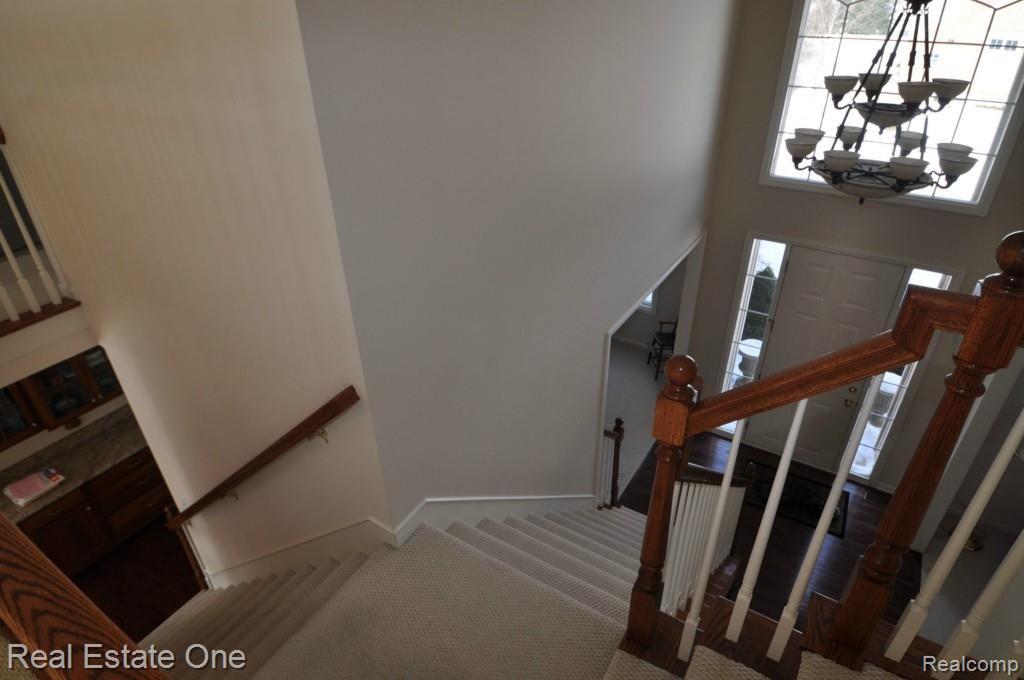 1094 Moran Drive Rochester, MI 48307 - Photo 18 of 30 SPLIT STAIRCASE