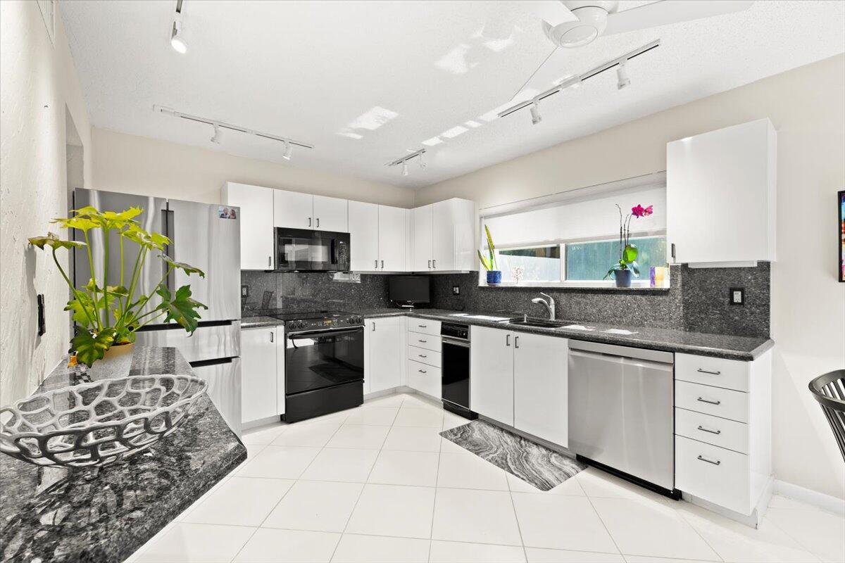 7338 Woodmont Court Boca Raton, FL 33434 - Photo 16 of 62 18-424A0519