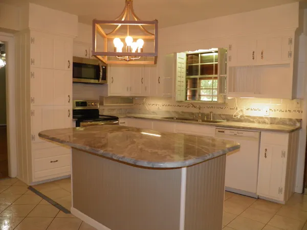 $2,550 | 212 Priscilla Drive, Fort Walton Beach, FL 32547