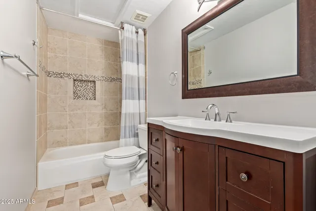 $1,275,000 | 915 West Grand Caymen Drive, Gilbert, AZ 85233