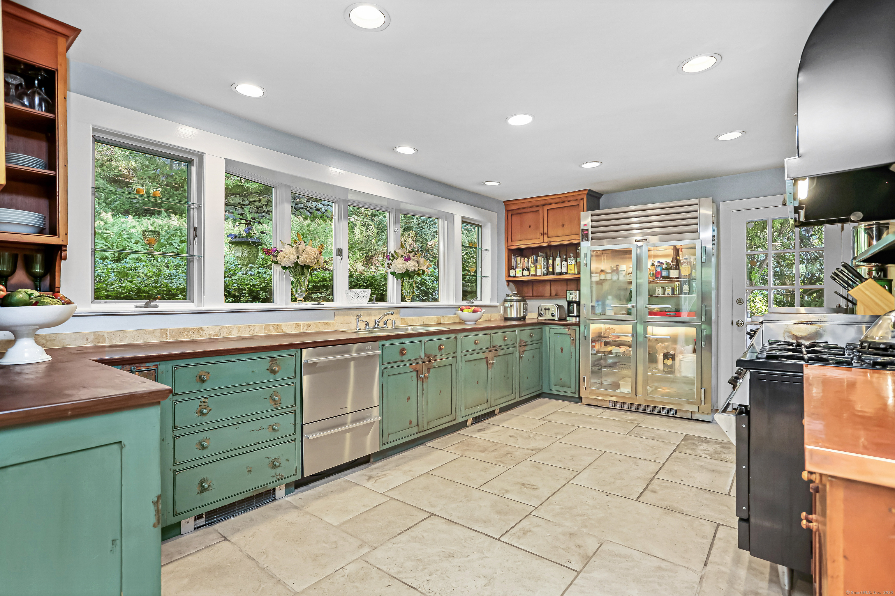 145 Lyons Plain Road Weston, CT 06883 - Photo 15 of 37