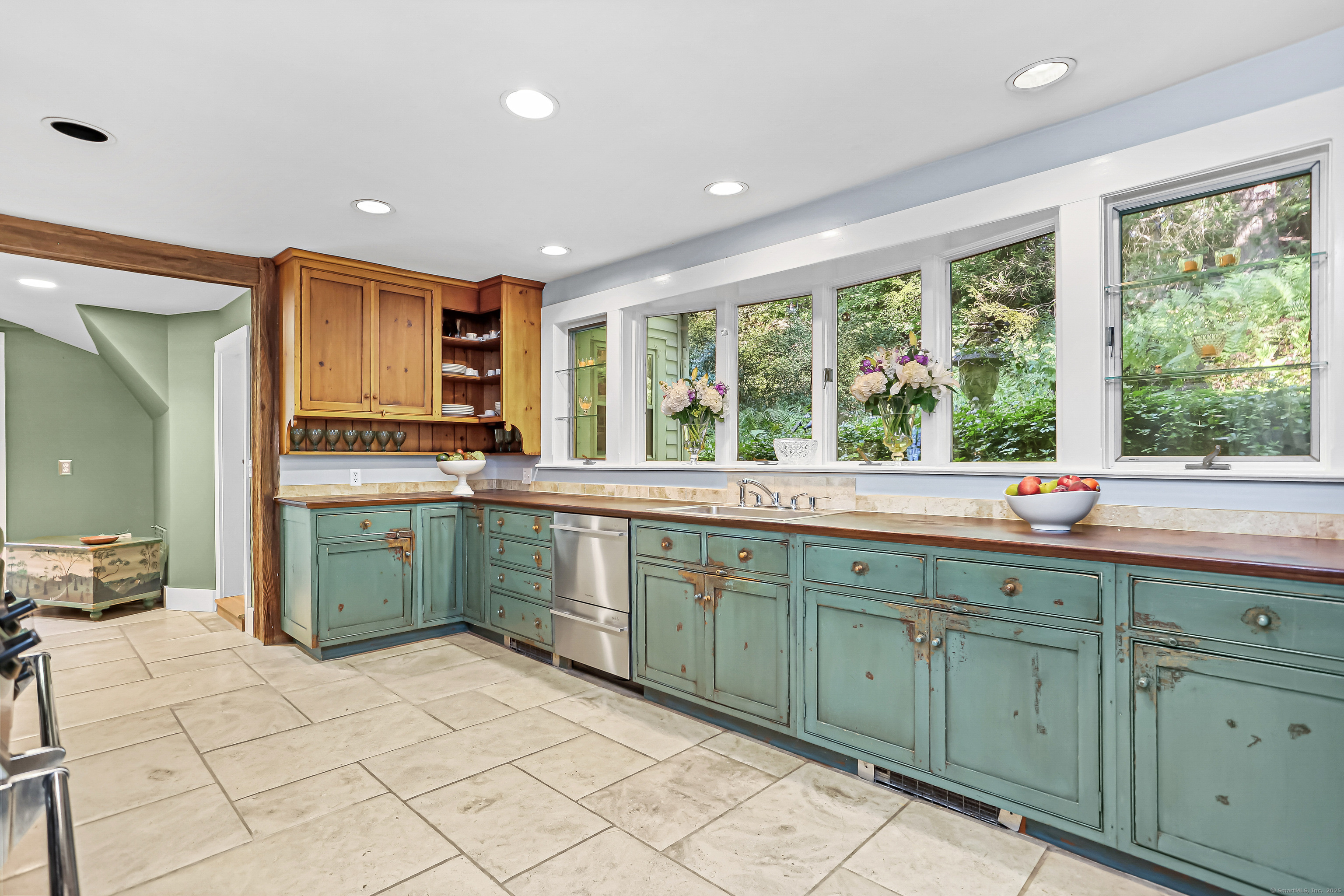 145 Lyons Plain Road Weston, CT 06883 - Photo 17 of 37