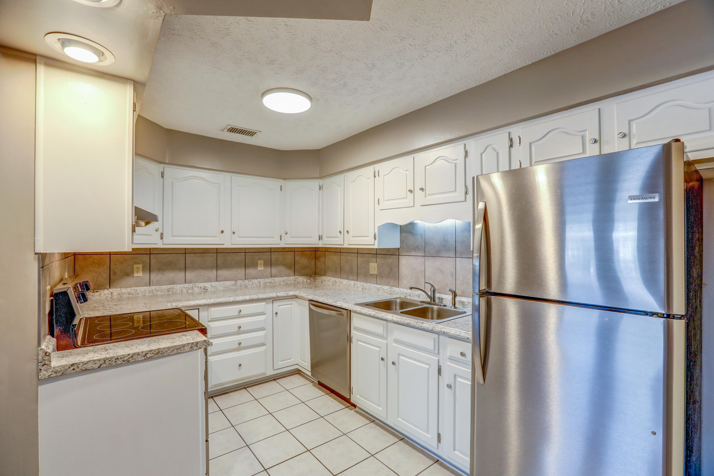1220 Konnarock Road Kingsport, TN 37664 - Photo 7 of 26 B42A4137_38_39_40_41