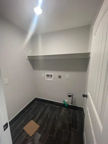 a view of utility room