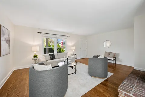 $550,000 | 1041 Forest Avenue, Deerfield, IL 60015