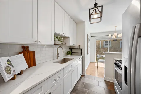 $550,000 | 1041 Forest Avenue, Deerfield, IL 60015