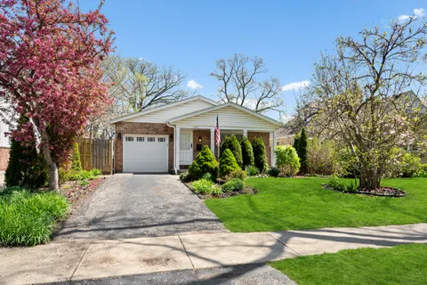 $550,000 | 1041 Forest Avenue, Deerfield, IL 60015