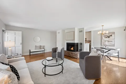 $550,000 | 1041 Forest Avenue, Deerfield, IL 60015
