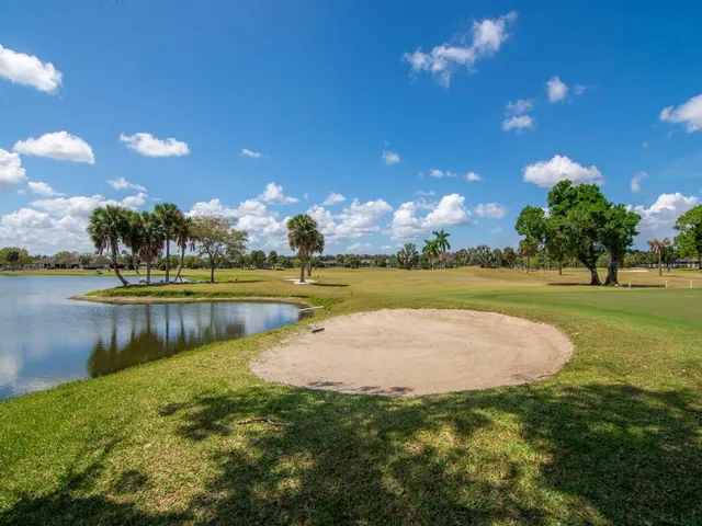 $155,000 | 25 Plantation Drive, Unit 201, Vero Beach, FL 32966
