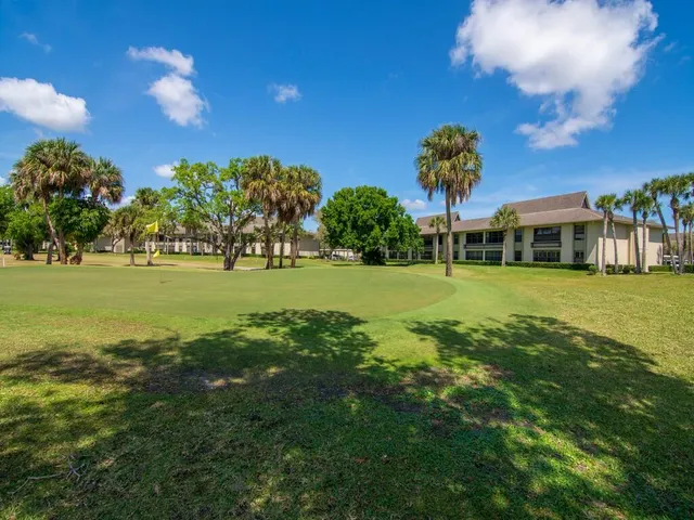 $155,000 | 25 Plantation Drive, Unit 201, Vero Beach, FL 32966