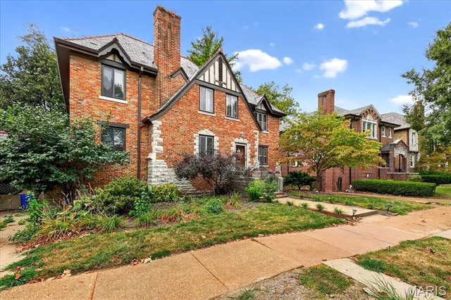 $875,000 | 7224 Pershing Avenue, University City, MO 63130