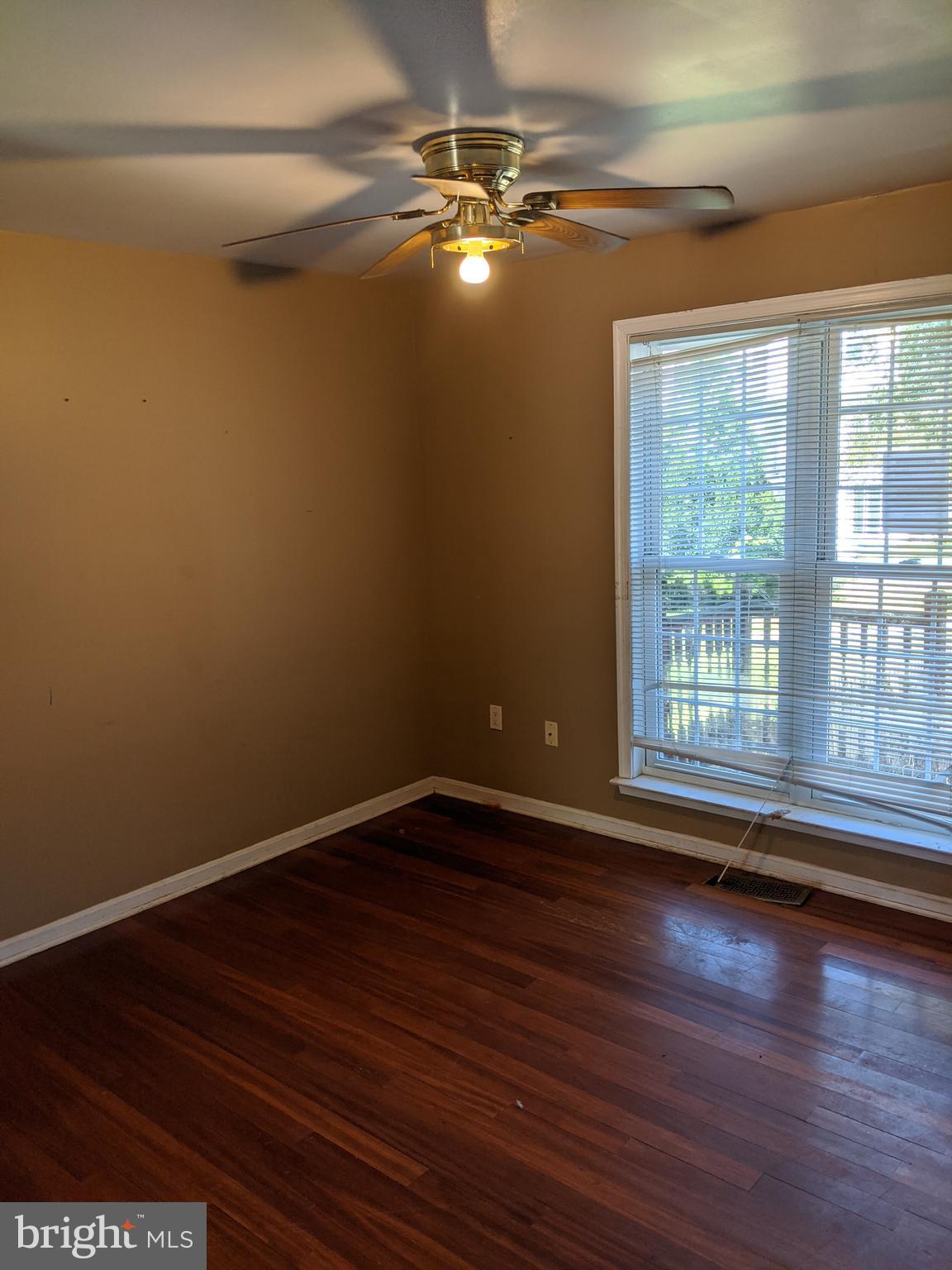 1656 Colonial Way Frederick, MD 21702 - Photo 5 of 18 Living/dining room