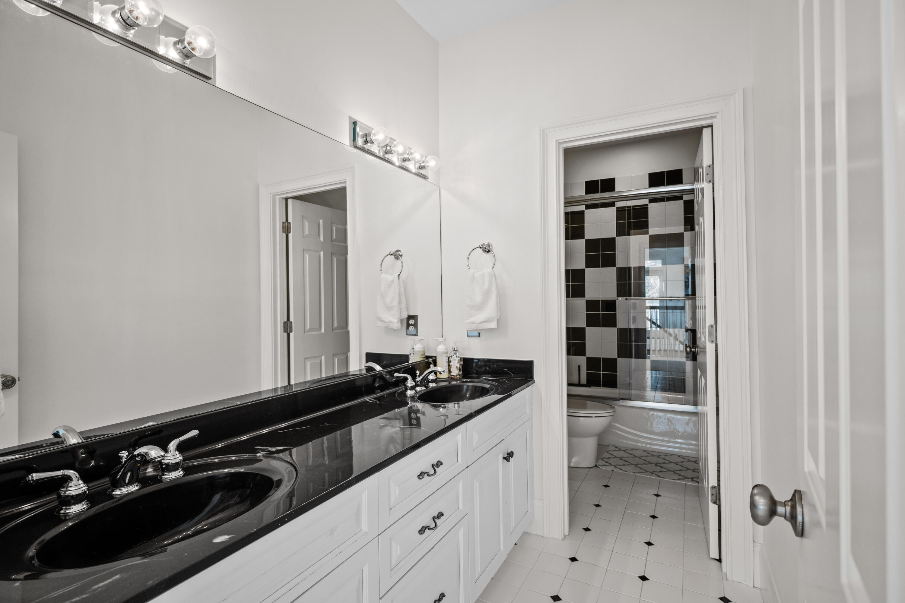 3600 Henrietta Hartford Road Mount Pleasant, SC 29466 - Photo 42 of 92 Shared bathroom